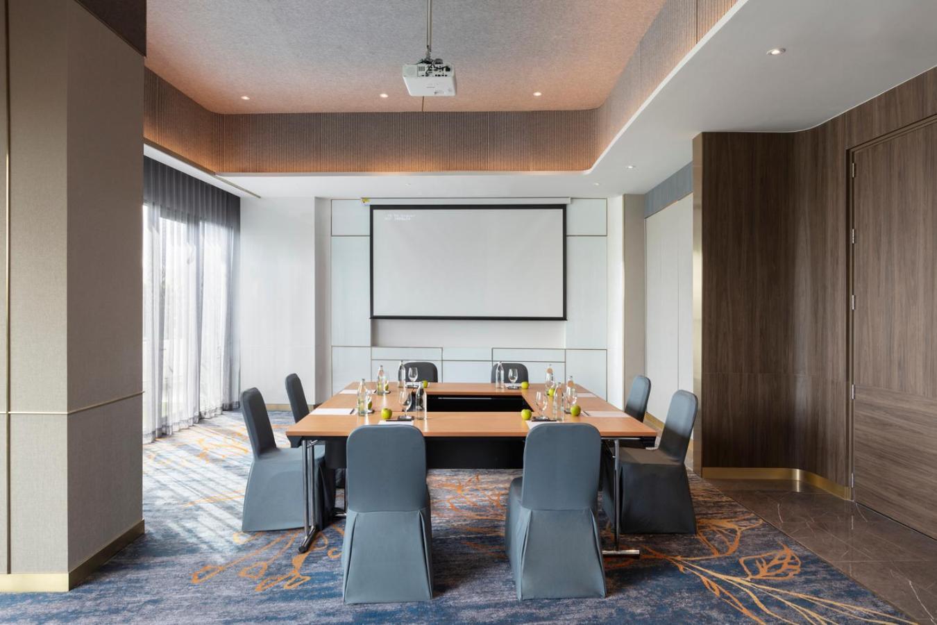 Oakwood Suites Tiwanon Bangkok Nonthaburi Exterior photo